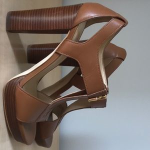 Michael Kors platform sandals tan size 5
